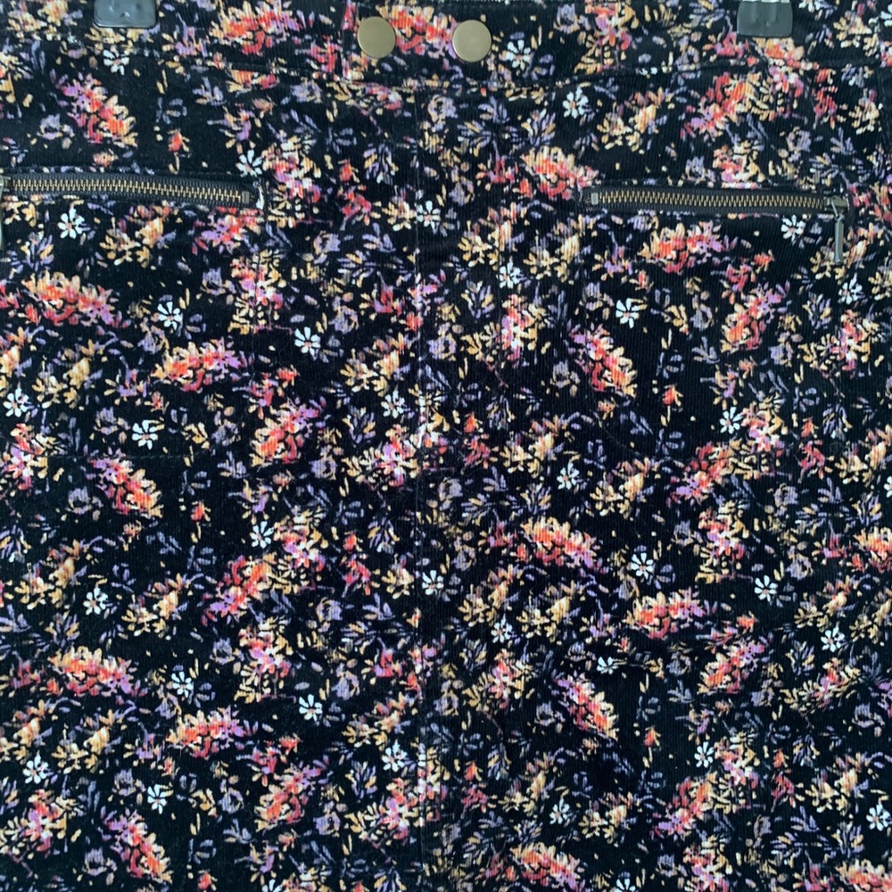 Mossimo Black Floral Mini Skirt Size 2 Business Casual - Picture 2 of 6